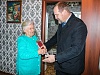 Сергей Путмин поздравил ветерана Леониллу Шеремет с наступающим Днем Победы